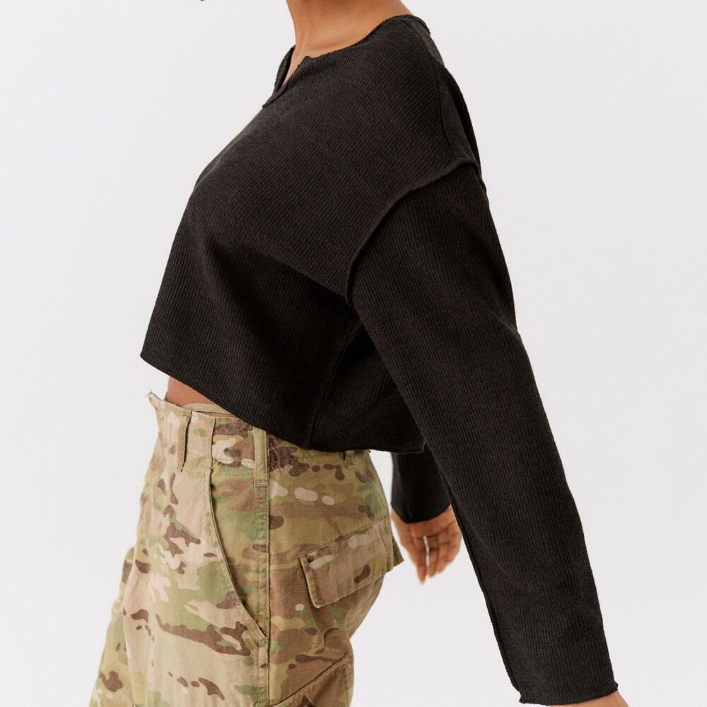 Cropped V-Notch Long Sleeve Top — Black - Picture 3 of 5